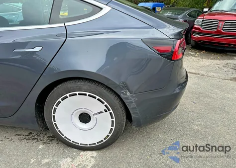 2018 Tesla Model 3 из США, поврежденный, VIN 5YJ3E1EB1JF119421